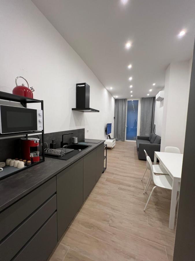 Citywise Vittorio - Independent Apartment Near Bari Central Station Exterior photo