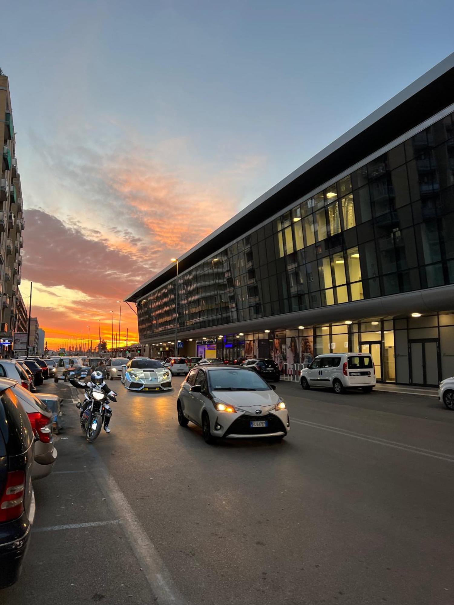 Citywise Vittorio - Independent Apartment Near Bari Central Station Exterior photo
